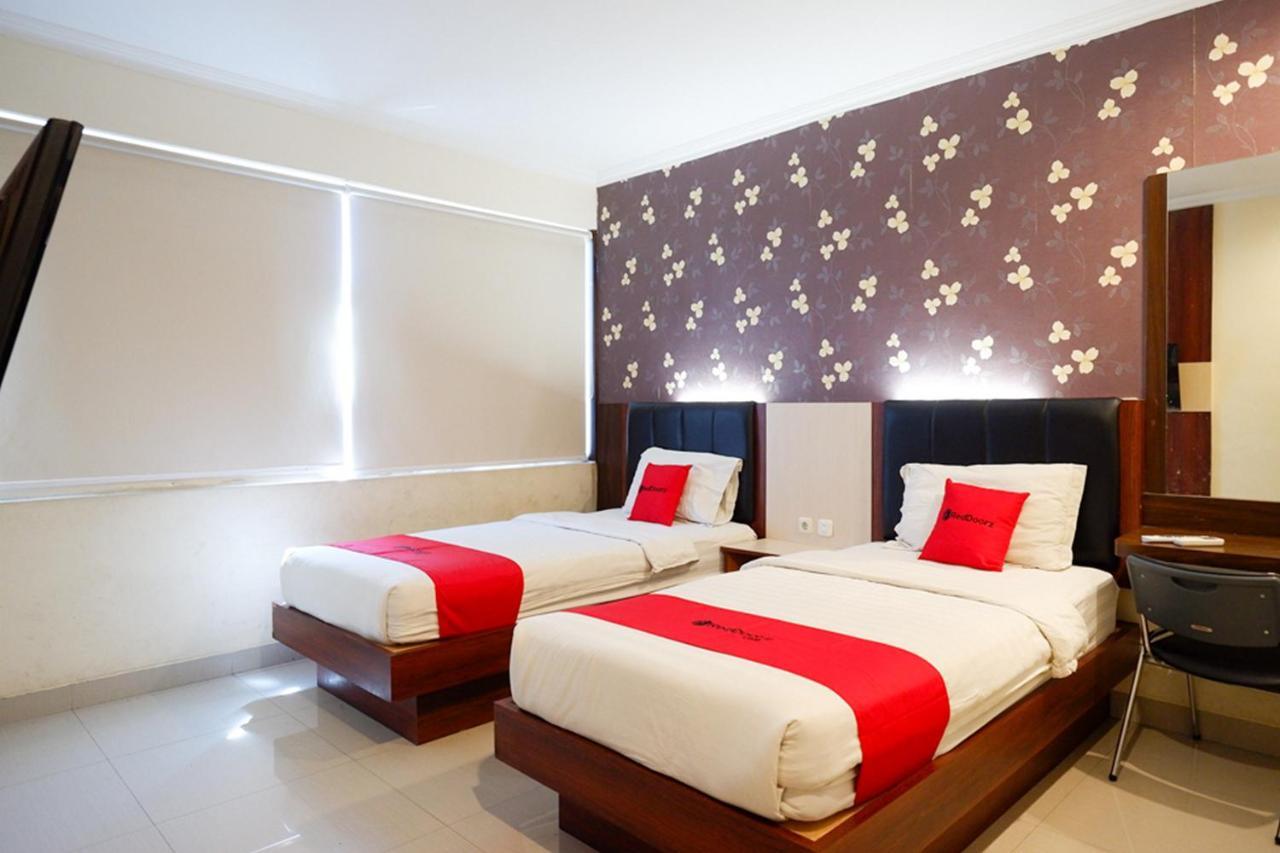 Reddoorz Plus At Grand Pacifik Hotel Makassar Luaran gambar