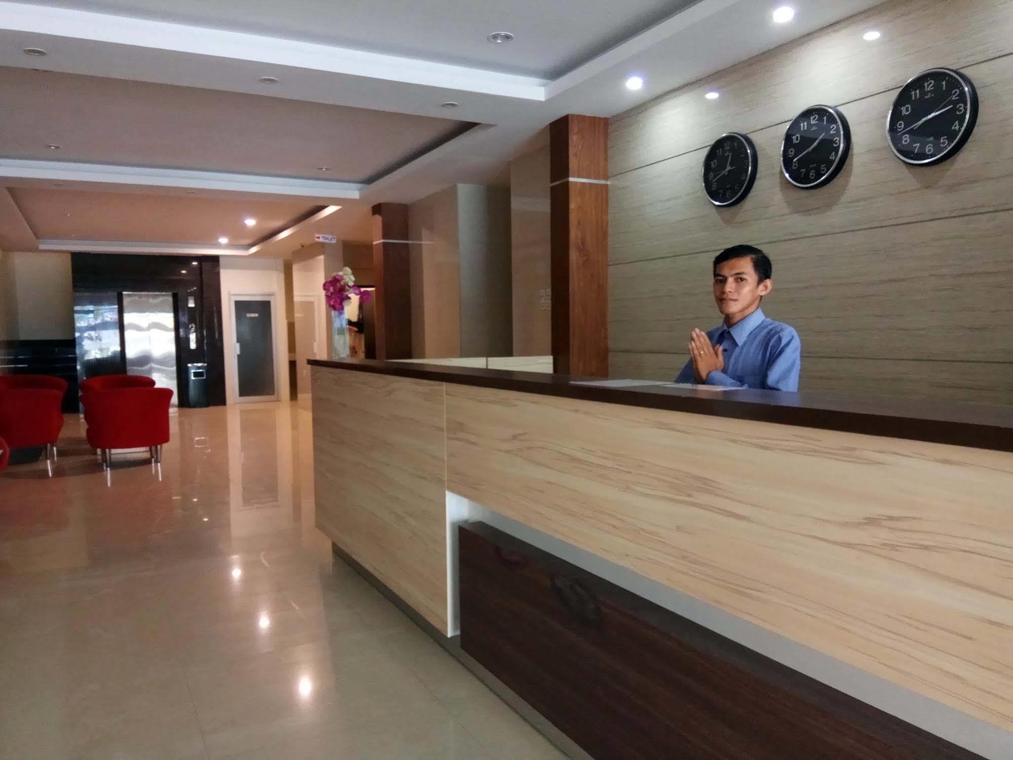 Reddoorz Plus At Grand Pacifik Hotel Makassar Luaran gambar