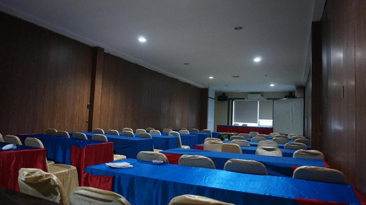 Reddoorz Plus At Grand Pacifik Hotel Makassar Luaran gambar