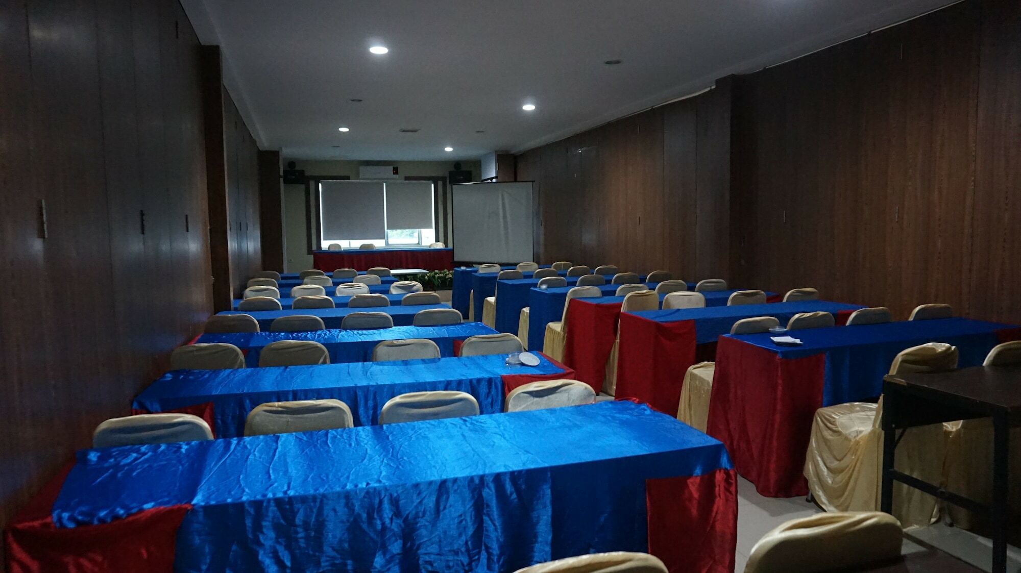 Reddoorz Plus At Grand Pacifik Hotel Makassar Luaran gambar